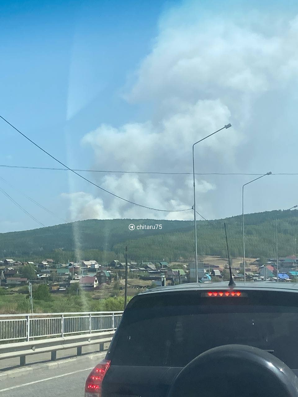 Столб дыма поднимается из леса между Атамановкой и Песчанкой. На вчерашнем пожаре рядом с Атамановкой все еще нужна помощь добровольцев. С собой нужны ранцы для тушения, одежда из негорящего материала и плотные ботинки. Вся информация по координации на месте. Фото от очевидцев Подписаться