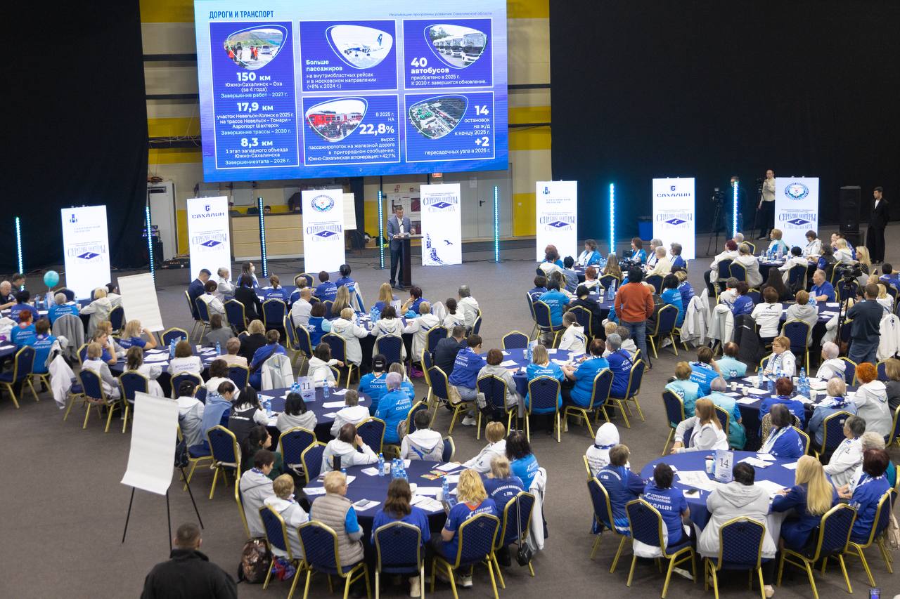 Елена Касьянова вручила награды лучшим серебряным волонтерам Председатель облдумы приняла участие в IV Сахалинском форуме серебряных добровольцев Он проходит под девизом Сила опыта сила добра На площадке учебно тренировочного центра Восток Южно Сахалинска собрались около 200 волонтеров со всей области Форум открыл губернатор Валерий Лимаренко   Елена Касьянова вручила Почетную грамоту Сахалинской областной Думы руководителю регионального отделения Общероссийского общественного движения Народный фронт За Россию Алене Силачевой за многолетний добросовестный труд высокий профессионализм неравнодушное отношение к своему делу Благодарственными письмами был отмечен целый ряд серебряных волонтеров Ваша волонтерская деятельность настоящий пример бескорыстного служения обществу У вас за плечами колоссальный профессиональный и житейский опыт которым вы щедро делитесь с другими Огромное вам спасибо за милосердие и бескорыстное служению обществу за сохранение традиций гуманизма и подвижничества поблагодарила председатель Думы   Подробнее на сайте областной Думы