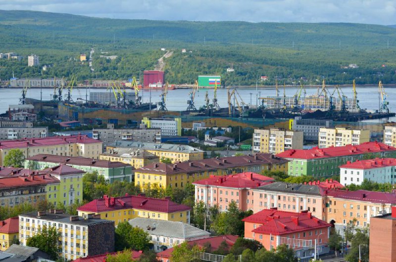Регинфо51 Мурманск Новое руководство АО Ситиматик начало решать системные проблемы с вывозом мусора с закупки новых мусоровозов Напомним в начале октября Андрей Чибис потребовал от профильных ведомств вместе с прокуратурой максимально жестко реагировать на многочисленные жалобы граждан по поводу ситуации с мусорными контейнерами Результатом стала смена руководства и первые три новых мусоровоза прибывшие в регион в минувшую пятницу Как отмечает новая гендиректор предприятия Яна Куприкова это только начало и обещает приложить все силы для исправления ситуации Ждем с подробнее на канале Регинфо51 Мурманск