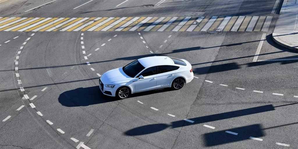 Автопробег БРИКС объединит представителей 20 стран. Представители двух десятков стран выйдут на старт автопробега БРИКС, сообщает ТАСС. Они проедут по скоростным автомагистралям около восьмидесяти тысяч километров от Екатеринбурга до Москвы по трассе М-12 «Восток». Акция приурочена к открытию нового участка автомагистрали от Дюртюли до Ачита. В Автодоре назвали открытие движения по трассе одним из ключевых звеньев создания международного транспортного коридора Запад — Восток. Маршрут автопробега охватит территорию шести регионов страны. Он позволит наглядно показать их инвестиционный, промышленный, туристический и культурный потенциал. Запланированы остановки в Дюртюли, Казани, Нижнем Новгороде и Суздале. #БРИКС #Автопробег