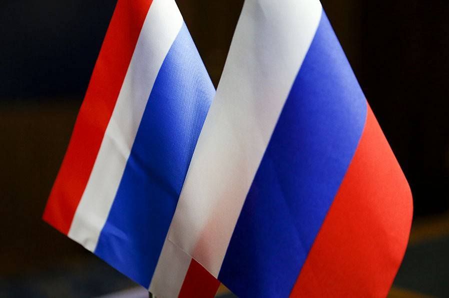 Совет Федерации ратифицировал договор о выдаче между Россией и Таиландом Документ был подписан в Москве 23 октября прошлого года. Согласно условиям соглашения, стороны обязуются выдавать друг другу лиц, находящихся на территории запрашиваемой стороны и разыскиваемых запрашивающей стороной, для уголовного преследования, вынесения либо исполнения приговора за преступления, подпадающие под условия экстрадиции. Оперативно о политике
