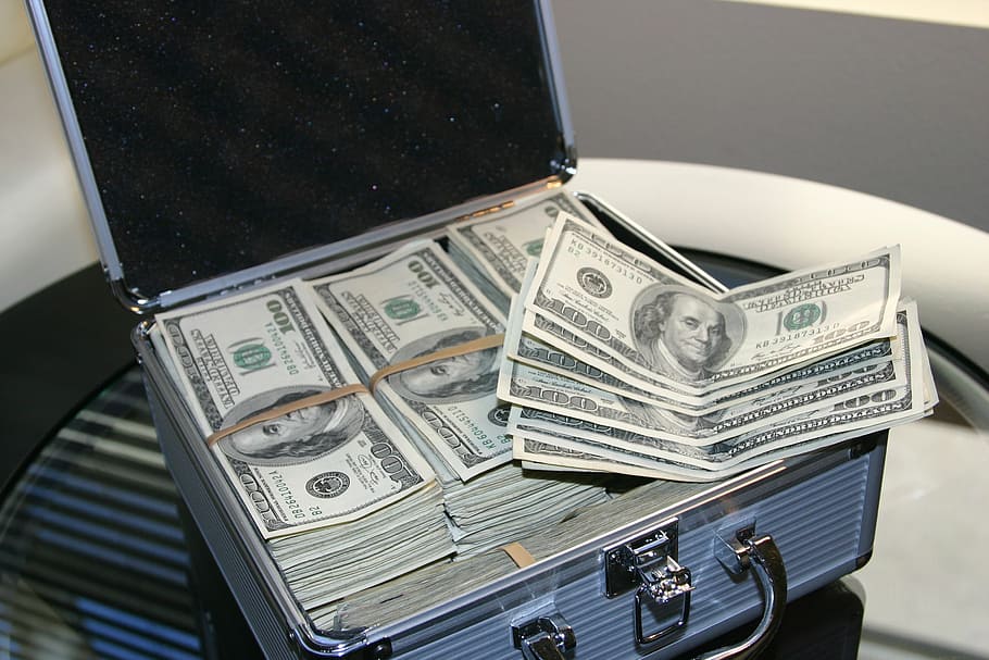 МВФ одобрил новый транш для Украины на $500 млн «Сегодня Совет исполнительных директоров МВФ завершил восьмой обзор EFF для Украины, что позволило выделить Украине около $0,5 млрд <...>, которые будут направлены на поддержку бюджета», — сообщила пресс-служба МВФ. Средства будут направлены на поддержку украинского бюджета. Общий объем финансирования, уже полученного Киевом по этой программе, достиг примерно $10,6 млрд из предусмотренных $15,6 млрд. Южная служба новостей