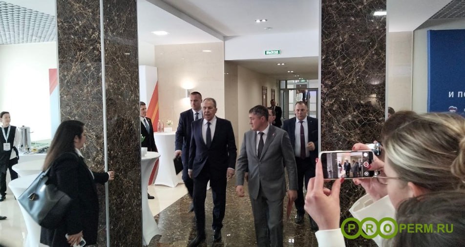 В Перми сегодня проходит выездное расширенное заседание международной комиссии Единой России под председательством главы МИД РФ Сергея Лаврова. Его главная тема — развитие международного межрегионального сотрудничества.
