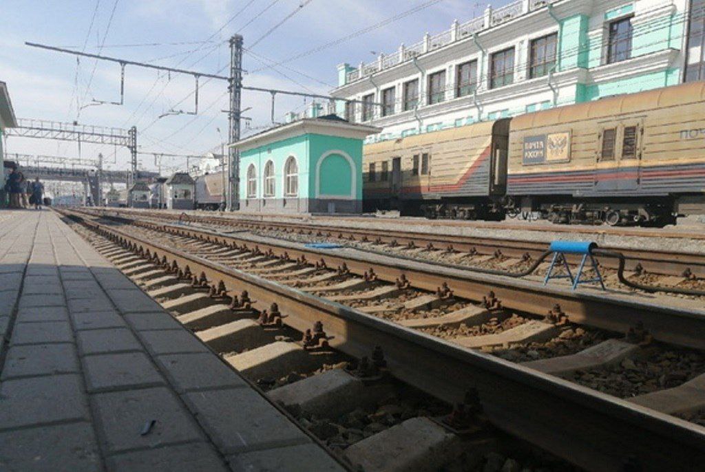 Под Омском временно не будет работать железнодорожный переезд Движение будет ограничено через переезд на перегоне Фадино-Стрела в Таврическом районе с 6 по 16 июля, сообщили в региональной Госавтоинспекции: полностью движение будет закрыто с 8 по 10 июля, в другие дни будет организован челночный пропуск по одной полосе . Объехать закрытый участок можно по маршруту пос. Камышино 52К-3 — пос. Лобково — пос. Харламово — пос. Новотелегино 52Н-483 — р.п. Таврическое. Подписаться \ Прислать новость