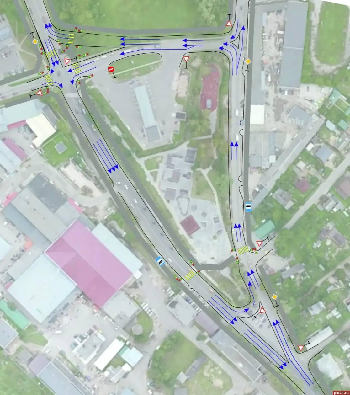 На улице Леона Поземского в Пскове организуют сквозное движение В рамках ремонта по нацпроекту Инфраструктура для жизни на пересечении улиц Алмазной и Шоссейной район мясокомбината будет временно организовано сквозное движение с элементами разворота транспортного потока Об этом сообщил глава Пскова Борис Елкин отметив что решение носит точечный но эффективный характер и направлено на устранение аварийно опасной ситуации По его словам на этом участке в 2026 году уже зафиксировано несколько серьёзных ДТП из за конфликтных точек при выезде с Алмазной и движении по Шоссейной Новая схема должна снизить количество аварий выстроить единый транспортный поток повысить пропускную способность и безопасность Работы завершатся до конца 2026 года ПЛН в MAX