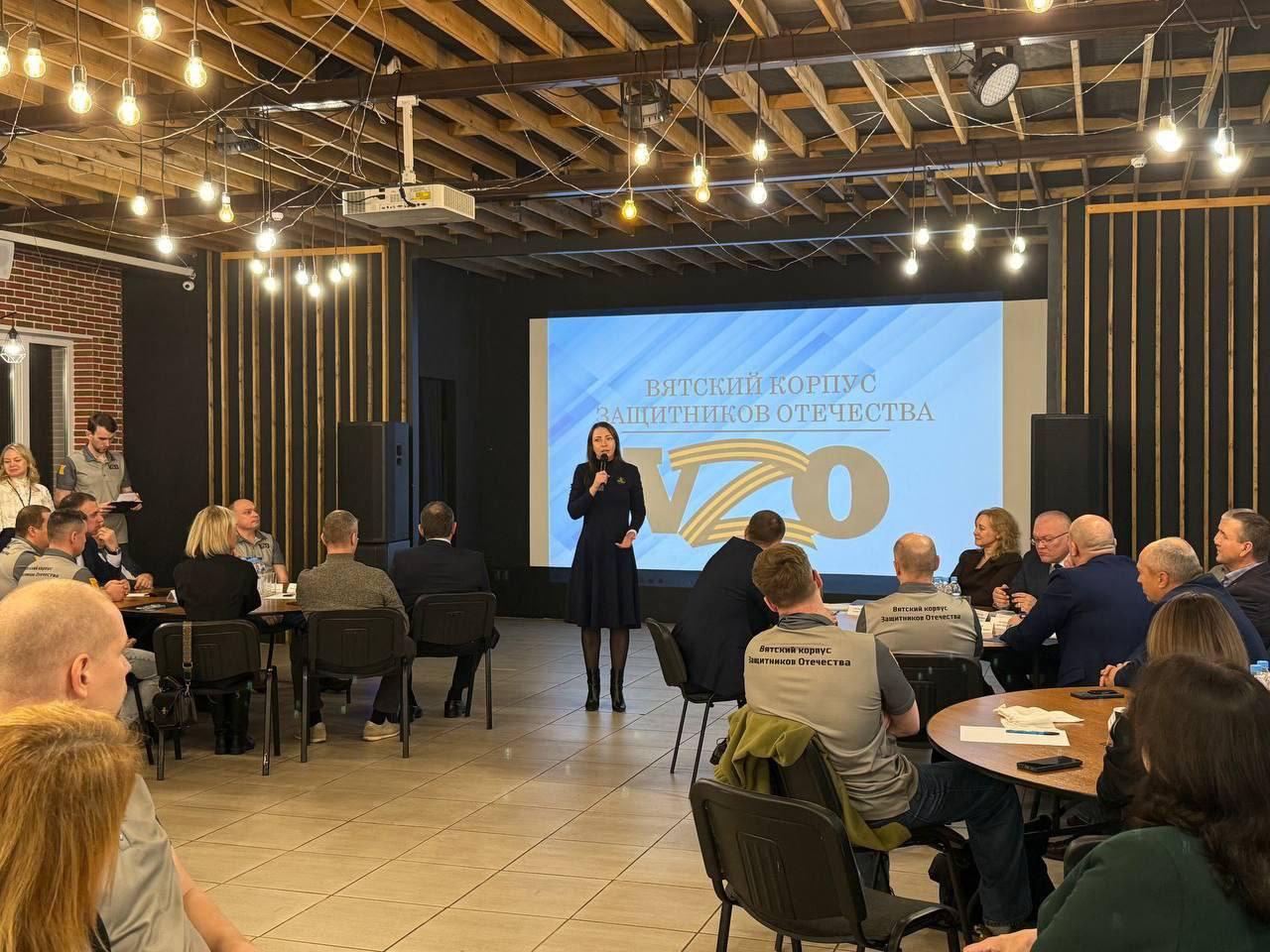 10 декабря в Национальном центре Россия в Москве стартует форум ветеранов Вместе победим Он организованный фондом Защитники Отечества Форум объединит около 1000 участников специальной военной операции из 89 регионов страны Кировскую область представят 9 человек Среди них 6 участников проекта Вятский корпус Защитников Отечества Главными темами форума станут социальная адаптация и комплексная поддержка ветеранов СВО их трудоустройство вовлечение в спорт патриотическое воспитание молодежи Форум станет площадкой для диалога обмена опытом и выработки совместных решений направленных на выполнение главной миссии фонда всесторонней поддержки ветеранов спецоперации и их семей Мы в MAX