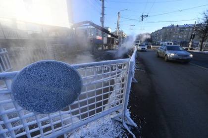 В Луганске закрывают аварийные путепроводы для капитального ремонта    В Луганске в связи с капитальным ремонтом аварийных мостов через реку Лугань будут временно закрыты несколько путепроводов. Это касается участков по улицам 395-й Шахтерской Дивизии  район Парка Горького , Коминтерна  район парка Первого Мая  и Дачной  район Большой Вергунки , сообщает администрация города.  Движение на этих участках будет полностью ограничено, дату закрытия мостов сообщат дополнительно. Изменения затронут несколько автобусных маршрутов: 104, 110А, 110Б, 433, 231 и 429. Также будет введен дополнительный маршрут 104А, а маршрут 135 будет разделен на 135А и 135Б.  Для удобства пассажиров будет организована бесплатная пересадка при предъявлении билета на пересадочных узлах  ул. Садовая "Стекляшка" и ул. Дачная, остановка "Управление механизации" возле моста .