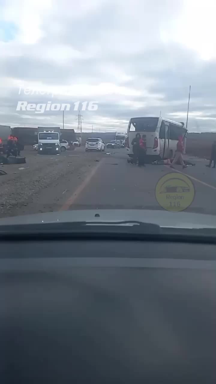 Столкновение автобусов на трассе М-7 в Татарстане: два погибших и десять пострадавших