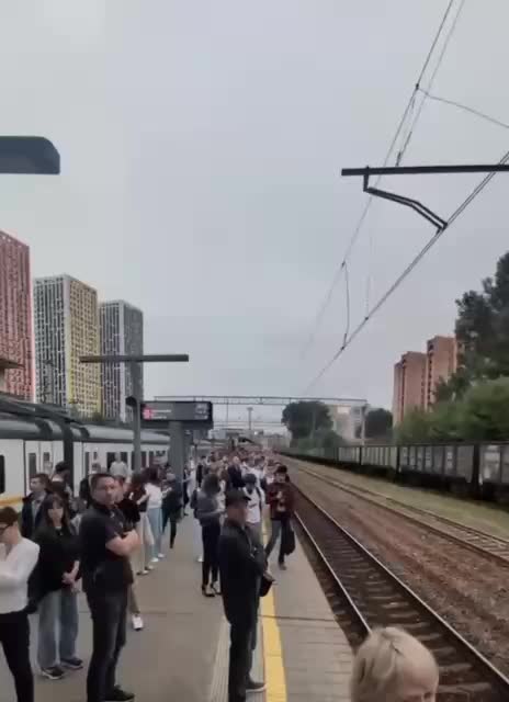 Сбой на Замоскворецкой линии метро вызывает задержки у пассажиров