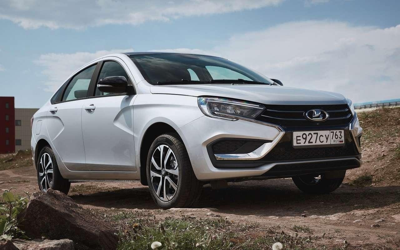 Lada Vesta получит новую КПП. И не только  Глава АВТОВАЗа Максим Соколов рассказал, что Lada Vesta зимой получит 6-ступенчатую МКП. Также на модели восстановят автоматический климат-контроль.  Возможность появления Vesta с новой МКП до конца февраля «Российской газете» подтвердил собственный источник на АВТОВАЗе. Сроки по внедрению климат-контроля пока не определены.  В семейство Lada Vesta входят седан и универсал, а также их кросс-версии. Стоимость от 1 525 000 до 2 191 000 рублей. Доступны двигатель 1.6 литра мощностью 106 л.с. в паре с 5-ступенчатой МКП или вариатором, а также мотор 1.8 Evo на 122 силы с вариатором.