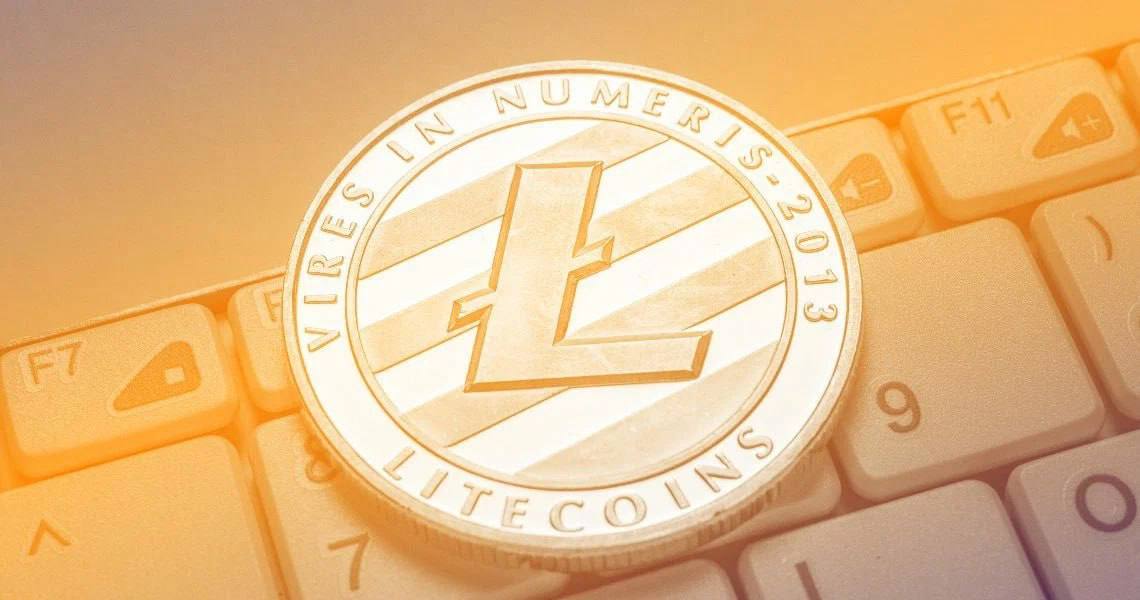 Инвесторы ждут одобрения LTC-ETF с вероятностью 90% По словам ведущего аналитика по ETF в Bloomberg, вероятность того, что SEC одобрит заявку, достигла отметки в 90%. Крайний срок — 2 октября. Ожидается, что запуск фонда может резко расширить доступ институционалов к активу, тем самым разогнав ликвидность и подстегнув цену.
