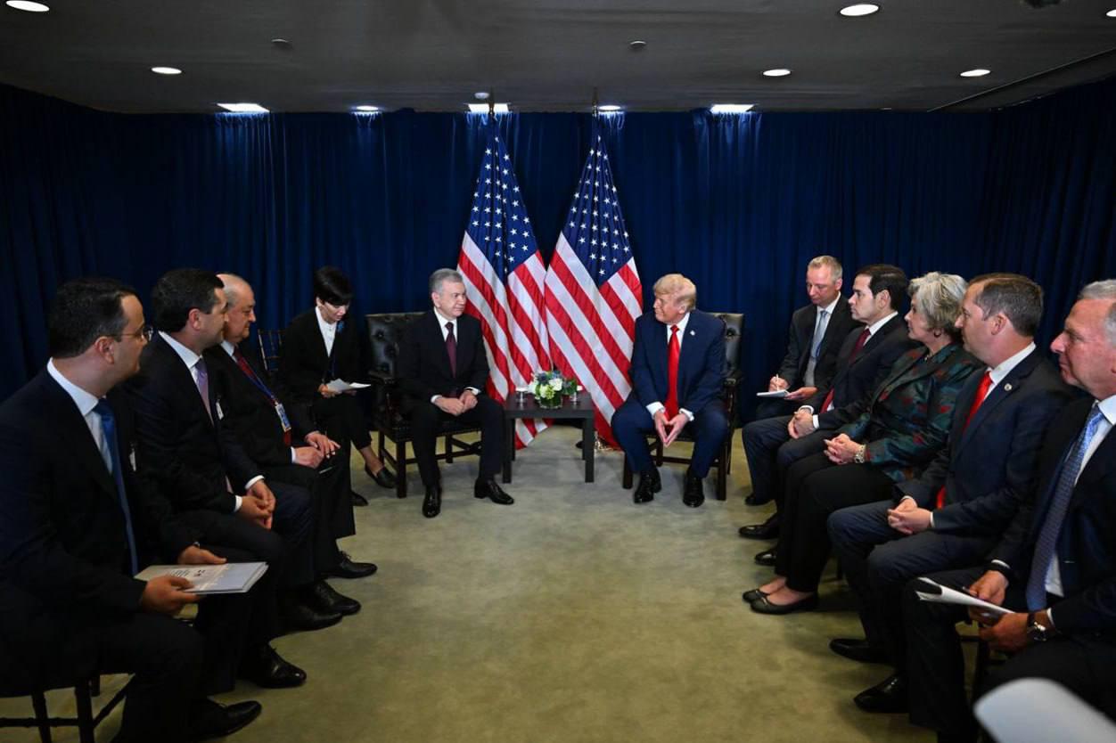 Мирзиёев Трамп как никто достоин Нобелевской премии мира Президент Узбекистана Шавкат Мирзиёев заявил что президент США Дональд Трамп достоин Нобелевской премии Об этом глава РУз сказал в ходе встречи в штаб квартире ООН на полях мероприятий 80 й юбилейной сессии Генеральной Ассамблеи Организации Я еще раз хочу вас поздравить что вот те все конфликты вы прекратили Особенно самый главный для нашего региона между Азербайджаном и Арменией вы конфликт решили я еще раз повторяю вы как никто достойны Нобелевской премии мира мы это говорим и будем говорить заявил Мирзиёев Трамп в свою очередь поддержал реформы в Узбекистане и положительно оценил результаты встреч Мирзиёева с руководителями более чем 50 крупнейших американских компаний и банков Telegram Facebook Instagram LinkedIn Сайт