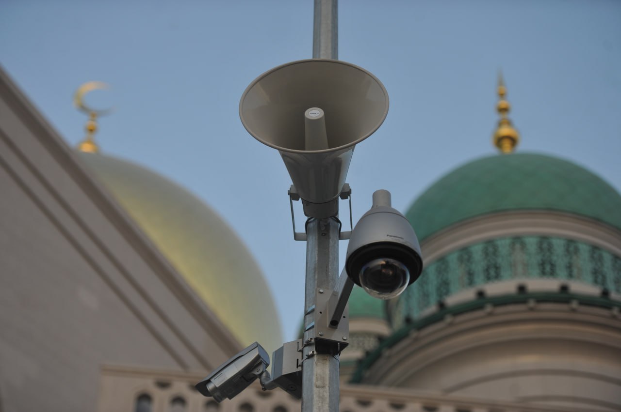 В Орске с 1 по 30 июля периодически будут выть сирены В администрации города рассказали, что все дело в плановом техническом обслуживании системы оповещения. Длительность звукового сигнала не будет превышать 5-10 секунд. Не стоит паниковать или предпринимать какие-либо действия. В мэрии напомнили, что при возникновении потенциальной угрозы сигнал оповещения «Внимание всем!» подается электрическими сиренами, громкоговорителями и гудками промышленных предприятий. В этом случае сирены воют дольше - до 3 минут.