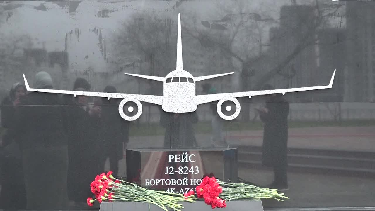 В Грозном открыли мемориал в память о жертвах авиакатастрофы рейса Баку-Грозный
