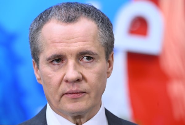 Вячеслав Гладков назвал объём инвестиций в экономику Белгородской области  Общая сумма по итогам 2025 года должна превысить 1 трлн рублей, отметил губернатор.  По его словам, главная задача властей региона заключается в контроле над оперативной обстановкой, защите людей, а также в сохранении темпов развития региона.    Подпишись на «Говорит Москва»