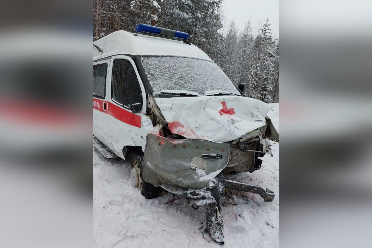 Расследование причин ДТП с участием скорой у города Серова прокуратура взяла на контроль  «К сожалению, в результате ДТП два пассажира «Тойоты» — 67-летний мужчина и 74-летняя женщина погибли на месте. Находившиеся в автомобиле скорой помощи водитель и фельдшер не пострадали», — уточнили в ведомстве Водители и пассажиры, берегите себя на дорогах   Фото: Прокуратура Свердловской области    «Уральский меридиан»