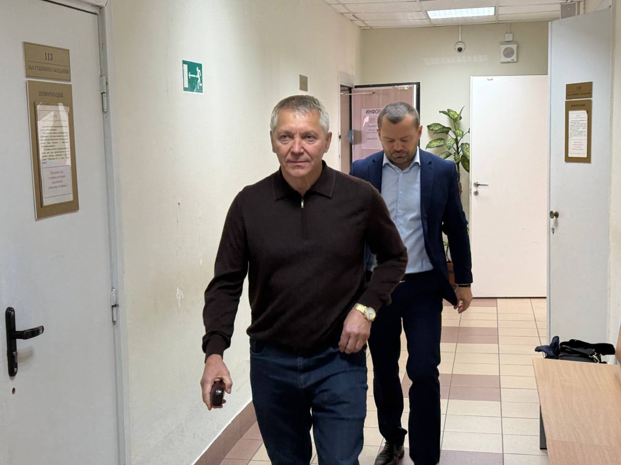 Бизнесмену Леониду Белуге вынесли приговор Его признали виновным и назначили наказание в виде штрафа в размере 499 миллионов 970 тысяч рублей Также суд отменил арест на имущество предпринимателя kaliki