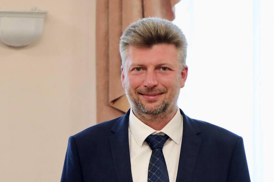 Бывший врио главы администрации Центрального района Максим Романцов может перейти на работу в жилищный комитет Петербурга По информации собеседников издания Фонтанка из сферы ЖКХ Романцов займет пост заместителя председателя комитета Сейчас ведомство возглавляет Денис Удод Подробнее на ЗАКС Ру