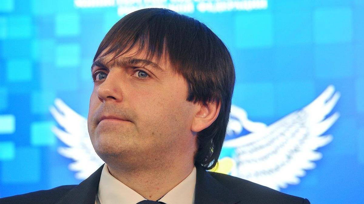 Кравцов назвал снимок его поздравления «Артеку» с ошибкой в слове «праздник» фейком, созданным в фоторедакторе Гуд Афтенун Новости