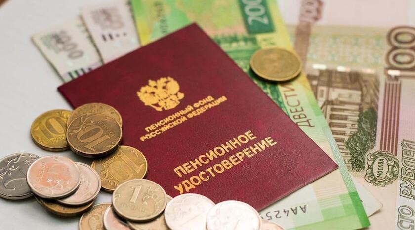 Расходы бюджета ЛНР на социальную политику и пенсионное обеспечение в минувшем году составили более 30 млрд руб. Об этом в ходе публичных слушаний по проекту закона «Об исполнении бюджета ЛНР за 2024 год» сообщил министр финансов Республики Евгений Мануйлов. «Расходы на социальную политику и пенсионное обеспечение в структуре расходов бюджета ЛНР — 31,6 млрд руб. с исполнением от плановых показателей 89,9%», — проинформировал он. На обеспечение законодательно установленных выплат и пособий отдельным категориям было направлено свыше 20,7 млрд руб.