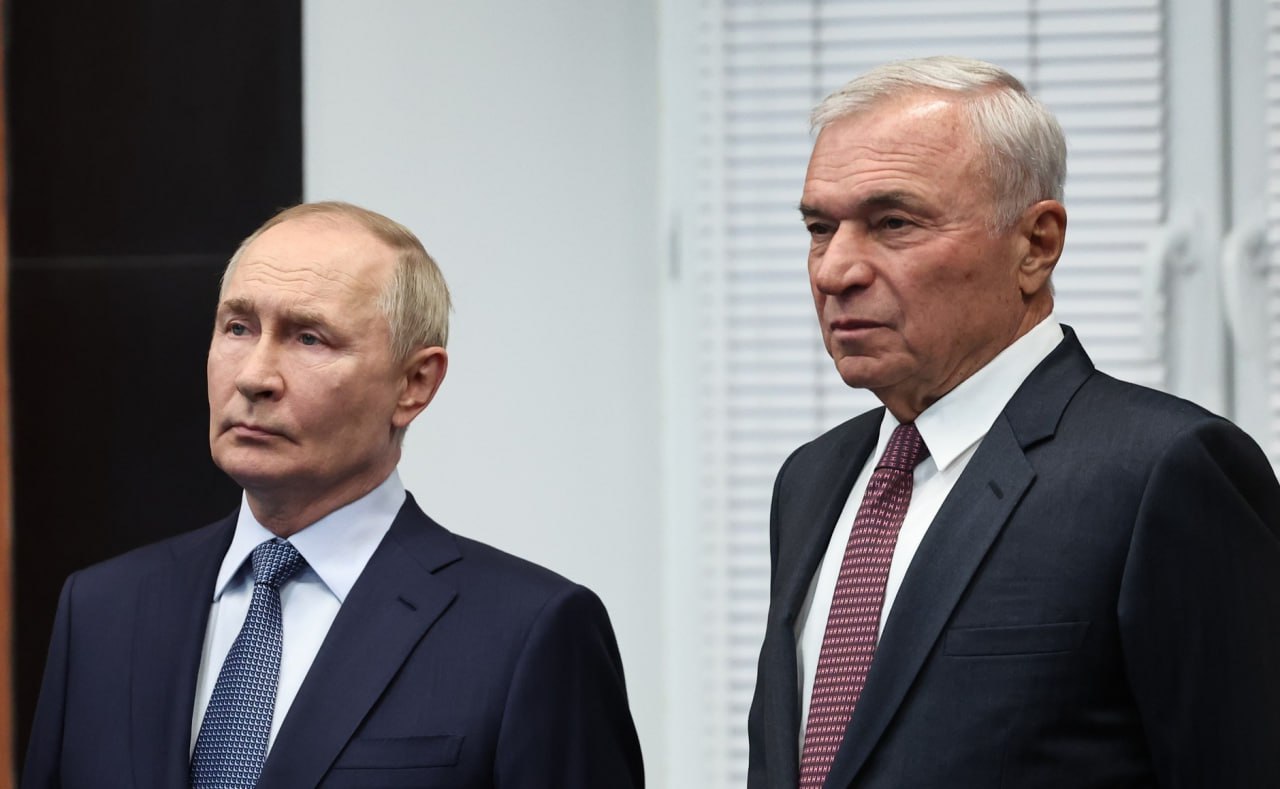 Строительство нового аэропорта в Магнитогорске обсудил Путин, приехав в город «Деньги у нас в бюджете заложены, вопрос в организации этой работы… Я этим позанимаюсь и думаю, что все запланированные мероприятия должны быть выполнены в конце 26-го года», - цитирует РИА Новости президента. Заявление Владимир Путин сделал во время беседы с работниками Магнитогорского металлургического комбината.