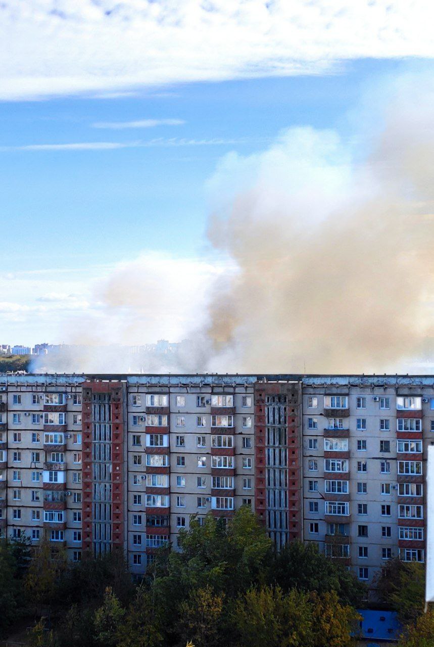 Сильный пожар в Ставрополе в районе пр. Юности  Клубы белого дыма заметил наш подписчик.  Информация уточняется.    Ставрополье. Главное