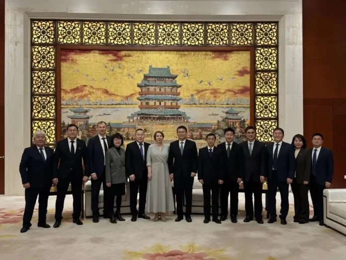 Якутия и Китай развивают совместные природоохранные и образовательные проекты Официальная делегация Якутии во главе с заместителем председателя правительства республики Ольгой Балабкиной завершила рабочую поездку в Китайскую Народную Республику Основная цель визита укрепление межрегионального взаимодействия и развитие совместных проектов Подробнее читайте по ссылке Фото www sakha gov ru yk24 ru в MAX Telegram ВК VK Видео