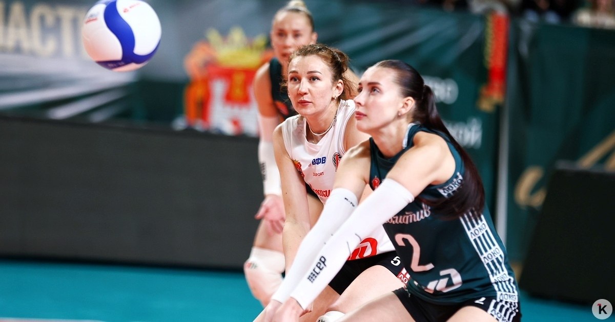 Николай Валуев оценил волейболистки Локомотива обыграли Омичку в Суперлиге Начало матча осталось за гостями Соперницы из Омска попытались оторваться и удерживали преимущество почти до самого конца партии Но далее наши девушки смогли перехватить инициативу При счёте 23 21 гости не смогли справиться с простейшим мячом следует сетбол и железнодорожницы доводят первый игровой отрезок до победы 25 21 Наша команда действовала лучше на блоке смогла сделать четыре эйса Второй игровой отрезок начали лучше наши девушки 7 4 однако цепкая Омичка не давала расслабиться К середине партии гости догнали наших девушек но ближе к концовке Локо снова сумел выйти вперёд 18 12 и сет уже не отдал 25 18 В третьем сете Омичка показала характер не давая к себе приблизиться Упорная борьба двух команд продолжалась до самого конца При равном счёте наставник нашей команды выпускает на площадку капитана Екатерины Любушкину которая завершает встречу двумя удачными подачами 26 24 и итоговые 3 0 На игру собрался почти весь зал во дворце спорта Янтарный Оказался среди зрителей прославленный в прошлом российский боксёр Николай Валуев Удачные розыгрыши он приветствовал аплодисментами Следующий матч наши девушки проведут в Краснодаре 10 декабря состоится встреча с местным Динамо