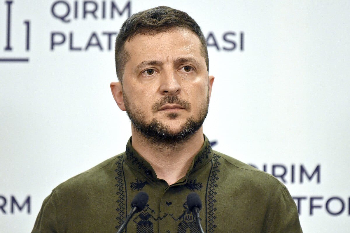 Владимир Зеленский заявил о готовности Украины к прекращению огня Позиция Киева прозвучала в интервью британскому телеканалу Президент Украины Владимир Зеленский сообщил о готовности страны к прекращению огня Он отметил что Киев надеялся на договорённость о перемирии при посредничестве Дональда Трампа пишет Sky News Мы надеялись что президент США Дональд Трамп договорится о прекращении огня Мы готовы к прекращению огня заявил Зеленский В Москве ранее подчеркивали что Россия готова обсуждать политические аспекты урегулирования но не получила ответа от Киева на предложение 2022 года о создании рабочих групп по гуманитарным военным и политическим вопросам Наши соцсети   taplink cc themoscowpost