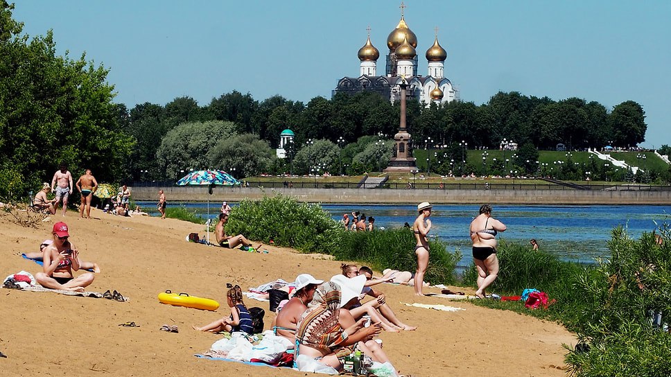 В Ярославской области 29 и 30 мая местами ожидается сильная жара до +30 градусов. Об этом сообщает министерство региональной безопасности. МЧС предупреждает о риске отключения электроэнергии из-за перегрева подстанций, увеличении числа пожаров и угрозе для сельхозкультур и людей на водоемах. Ранее жителей региона просили не разводить костры из-за высокой пожароопасности. Фото: Александр Чиженок/Коммерсантъ Еще больше новостей — в Telegram-канале «Ъ-Ярославль»
