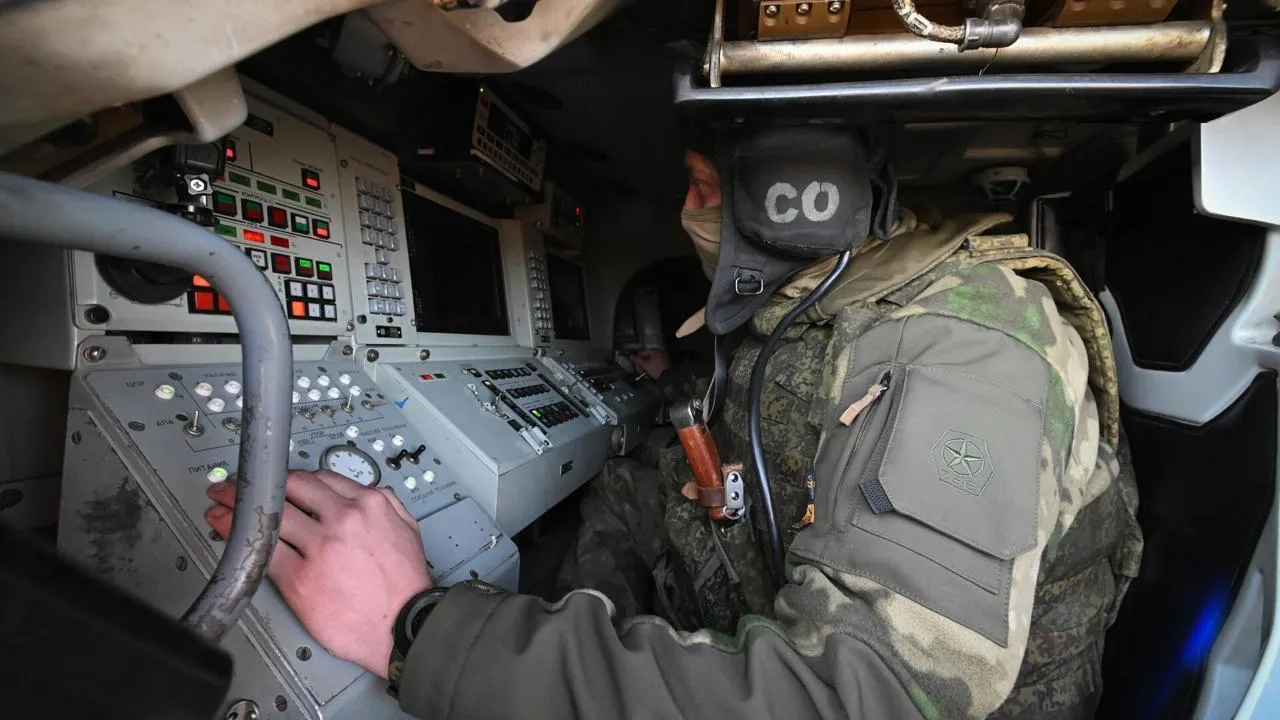 В Самарской области отменили ракетную опасность заявил губернатор региона Вячеслав Федорищев Ранее в Самаре было приостановлено движение наземного общественного транспорта Мэр города Иван Носков объявил о переносе занятий в школах с первой смены на вторую Мы в МАХ