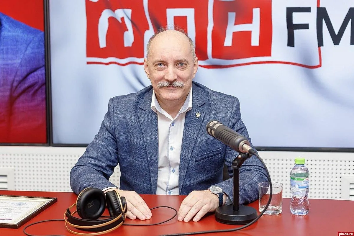 Псковский омбудсмен надеется что Лантратова продолжит дело Памфиловой и Москальковой Депутат Госдумы Яна Лантратова выдвинутая фракцией Справедливая Россия на пост уполномоченного по правам человека в России в случае избрания продолжит развитие института государственной правозащиты Такое мнение высказал уполномоченный по правам человека в Псковской области Дмитрий Шахов Дмитрий Шахов поддержал кандидатуру Яны Лантратовой отметив её опыт работы в Совете по правам человека при президенте статус депутата Госдумы и руководство профильным комитетом по развитию гражданского общества Татьяной Михайловной Москальковой конечно сделано очень многое за эти 10 лет институт действительно преобразился сказал псковский омбудсмен Он выразил надежду что Яна Лантратова продолжит поступательное развитие института начатое Эллой Памфиловой и продолженное Татьяной Москальковой Среди качеств необходимых для российского омбудсмена Дмитрий Шахов назвал поддержку в федеральных структурах широкое понимание правозащитной политики и амбиции ПЛН в MAX