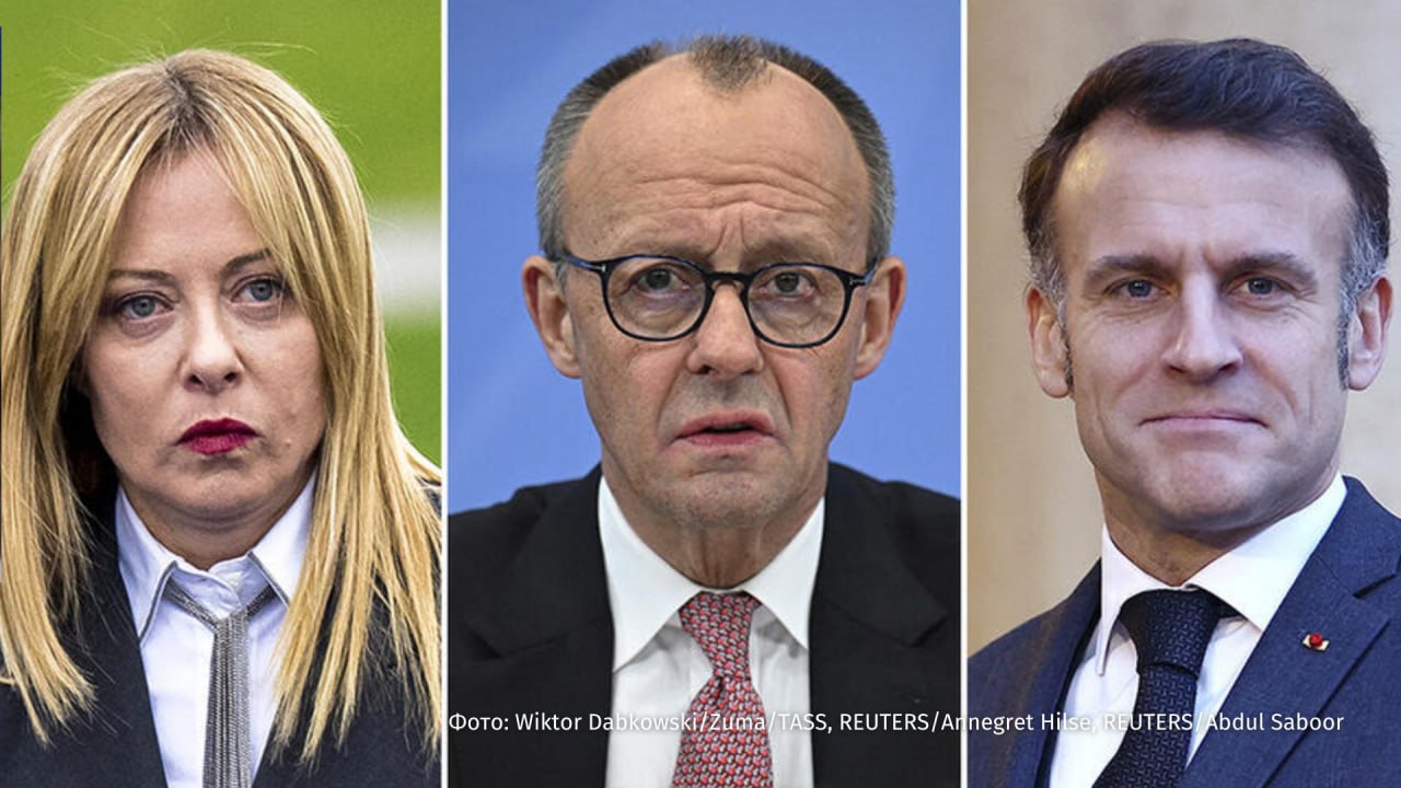 Неформальная встреча лидеров Евросоюза в преддверии саммита ЕС закончилась провалом сообщает издание Politico Предполагалось что это будет простая встреча со странами единомышленниками но импровизированная предварительная встреча перед саммитом ЕС в четверг привела к задержке лидеров их опозданию а затем и к обмену взаимными обвинениями по поводу неполученных приглашений говорится в публикации Лидеры Италии Германии и Бельгии организовали завтрак в отеле рядом с местом проведения официального саммита При этом как отмечает Politico на встрече присутствовали 19 из 27 лидеров ЕС что вызвало подозрение в планировании самого саммита за закрытыми дверями Такую позицию выдвинули дипломаты не получившие приглашения В частности премьер министр Испании Педро Санчес выразил протест Италии в связи с такими действиями Также в недоумении остался и премьер министр Ирландии Мишель Мартин Мы не хотим чтобы создавалось впечатление будто существует большая группа стран которая хочет навязать свою волю другим странам как например Испания Это не является нашей целью ответил на критику премьер министр Бельгии Барт де Вевер Кроме того из за неформальной встречи премьер министр Италии Джорджия Мелони канцлер Германии Фридрих Мерц и президент Франции Эммануэль Макрон опоздали на мероприятия официальной программы саммита Больше новостей IZ RU в MAX