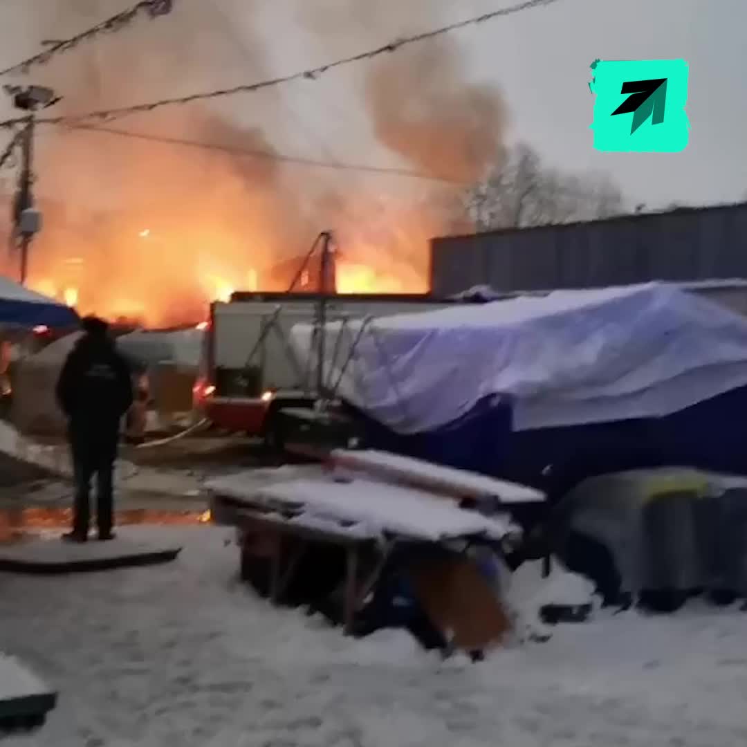 Пожар на Коптевском рынке в Москве локализован