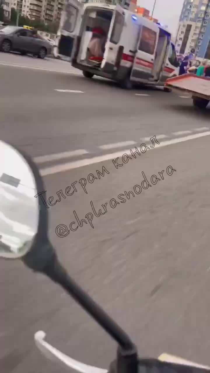 Мотоциклист без прав сбил пешехода в Краснодаре