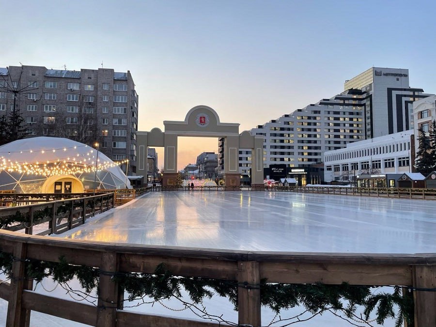 С 15 по 19 января каток на Стрелке временно закрыт Причиной тому стали сильные морозы Во второй половине недели температура в Красноярске опустится до 38 градусов Шатер у катка станет временным пунктом обогрева для горожан В нем можно будет выпить горячий чай Подписаться на канал  Читайте нас в MAX