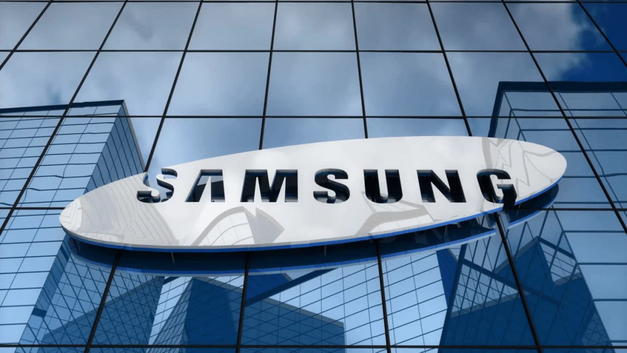 Тут появилась интересная статистика Samsung третий квартал подряд продается лучше чем iPhone Доля мировых продаж в 19 61 4 млн устройств приходится на корейцев в то время как у Яблока 18 2 58 6 млн устройств Успех продаж обеспечили те самые складушки и выверенная стратегия в сегменте среднебюджетных и премиальных смартфонов Общий рынок смартфонов за третий квартал вырос на 2 6 до 322 7 млн устройств в годовом исчислении Technodeus Подписаться