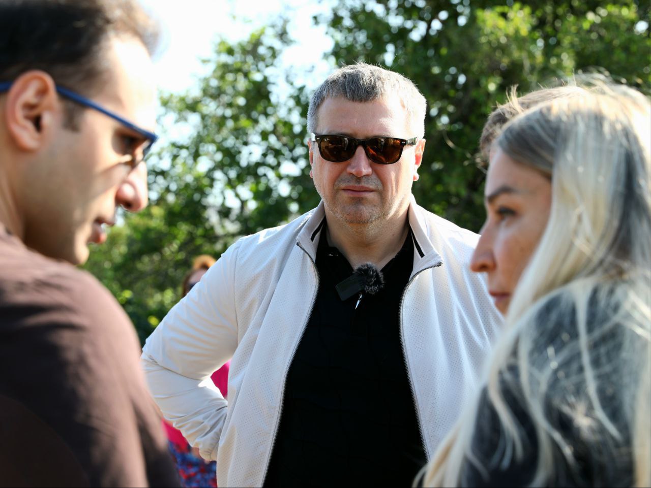Глава города Иван Носков провел рабочую встречу в Кировском районе "Вместе с министром транспорта и автомобильных дорог Самарской области Сергеем Карповым выехали в садоводческое товарищество «Ракитовка 2», осмотрели работы, проведенные на канализационном коллекторе. ООО «СКС» капитально отремонтировали более километра трубы, построили 14 новых камер. Дополнительно прочистили часть коллектора около СНТ «Дачница», построили там 5 новых камер. Есть понимание, как действовать дальше", - рассказал мэр. Иван Носков отметил, что все этапы ремонта коллектора контролировали вместе с местными жителями. Сейчас многолетняя проблема с разливом сточных вод на территории «Ракитовки 2» и соседних СНТ полностью решена. : Иван Носков