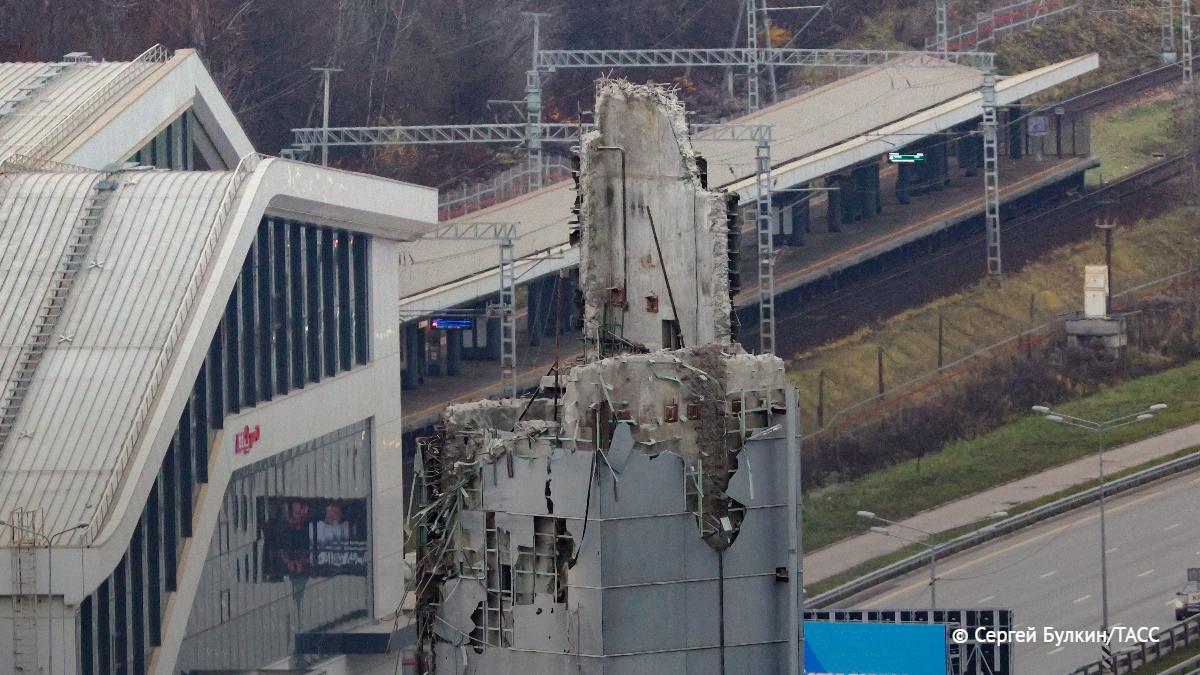 До трех выросло число пострадавших при обрушении части конструкций Снежкома сообщают оперативные службы Подпишись на ТАСС Москва в Мах