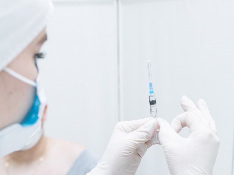 В Волгоградской области выполнили план по вакцинации от гриппа В Волгоградской области завершили кампанию по вакцинации от гриппа которая стартовала в августе Как рассказали Волжский ру в комитете здравоохранения прививку сделали свыше 1 4 миллиона человек в том числе 322 тысячи детей В общей сложности прививками охвачено 60 населения Подробнее на Волжский ру www volzsky ru index php wx 16 wx2 81804 ВолжскийРу волжский vlz