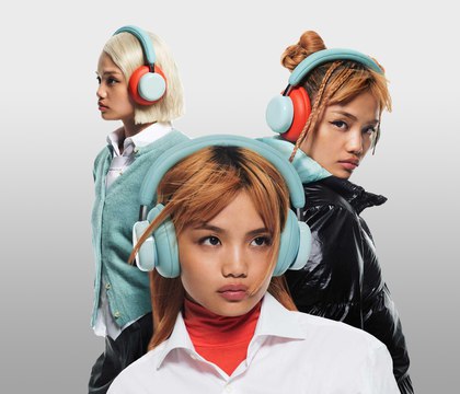 Nothing представила полноразмерные наушники CMF Headphone Pro с ANC и 100 часами работы за 99 Компания Nothing продолжает развивать суббренд CMF В этот раз она выпустила под ним первые полноразмерные беспроводные наушники CMF Headphone Pro Модель получила 40 миллиметровые драйверы поддержку кодека LDAC по Bluetooth 5 4 и акцент на необычных органах управления