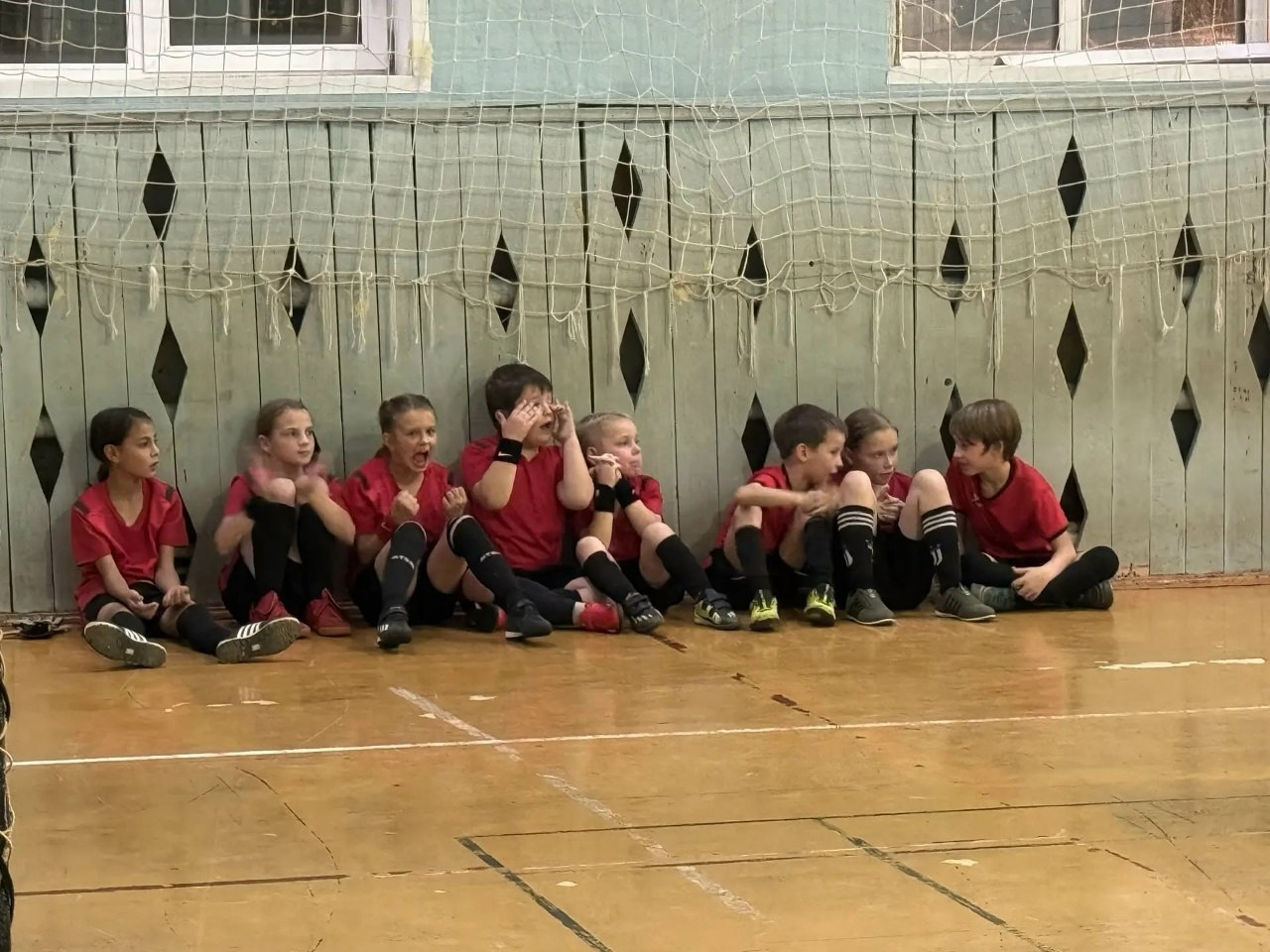 15 февраля футбольная команда мальчиков тренера Савицкого Д А спортивной школы Кашира приняла участие в очередных играх детского первенства по мини футболу в г о Ступино СШ Кашира 15 Ока14 3 счёт 7 2 СШ Кашира 15 Ока16 2 счёт 5 3 СШ Кашира 16 Ока 16 3 счёт 13 2 Индивидуальными призами в команде СШ Кашира были отмечены Стуков Кирилл Маркелов Никита Степуков Артём