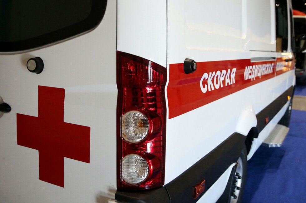 В ДНР один человек погиб и девять пострадали при детонации ВОП : Написать нам -летний мужчина погиб в поселке Старомихайловка Кировского района Донецка, там же ранения получили мужчины 40, 83 и 39 лет и женщины 60, 70, 33, 58 и 84 лет. Еще один пострадавший из-за ВОП — 56-летний тракторист, который проводил земляные работы в поле между населенными пунктами Зоряное и Красногоровка. Всем раненным оказывают необходимую медицинскую помощь. Фото: Global Look Press/Maksim Читать полностью