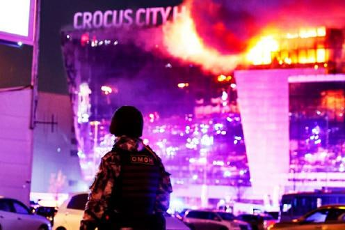 Власти Турции могут выдать России объявленных в розыск фигурантов уголовного дела о теракте в подмосковном концертном зале «Крокус сити холл». Об этом сообщает ТАСС со ссылкой на адвоката Игоря Трунова. По словам Трунова, коллегия которого представляет интересы 115 потерпевших, среди тех, кто прячется в Турции, брат исполнителя теракта Мухаммадсобира Файзова и Умеджон Солиев, отвечавший за вооружение оба внесены властями РФ в перечень террористов . Подробности на сайте "Ферганы"