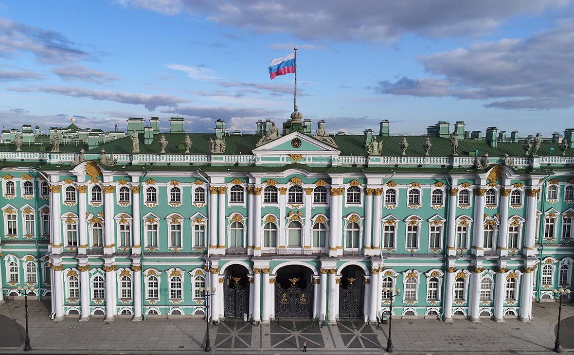 Редкие экспонаты Эрмитажа привезут в Волгоград    Жители и гости региона увидят 200 подлинных произведений искусства из собраний музея Машкова и Эрмитажа. Среди них — ансамбль фарфоровых статуэток «Народности России», созданный в начале 20 века по инициативе Николая II.   Экспозиция будет открыта с 7 марта по 1 июня в выставочном зале музея Машкова на ул. им. В.И. Чуйкова, 37.   #   #НовостиВолгоград