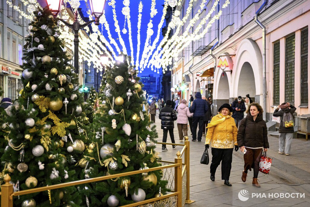 Абсолютное большинство москвичей 90 довольны тем как сейчас выглядит архитектурно художественная подсветка зданий следует из материалов аналитического центра ВЦИОМ Эксперты отмечают что световой облик столицы уже стал частью ее культурного кода Подписаться на РИА Новости
