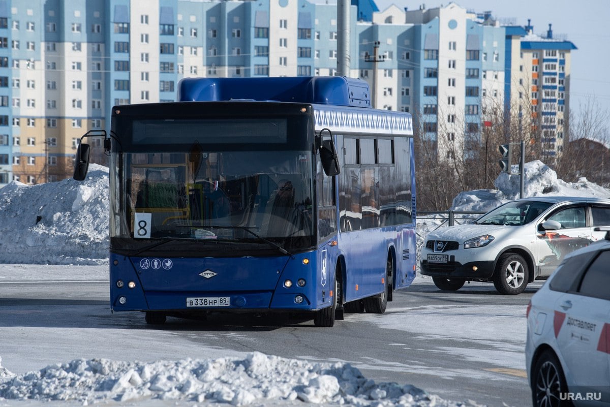 Платить больше за проезд в автобусе придется ноябрянам  Билет на одну поездку станет дороже на 5 рублей, а месячный проездной — на 250 рублей. Тарифы проиндексируют и на рейсы между Ноябрьском и мкр. Вынгапуровский. Новые условия начнут действовать с 1 апреля.  Хороший повод чаще ходить пешком?  Подписаться   Прислать новость