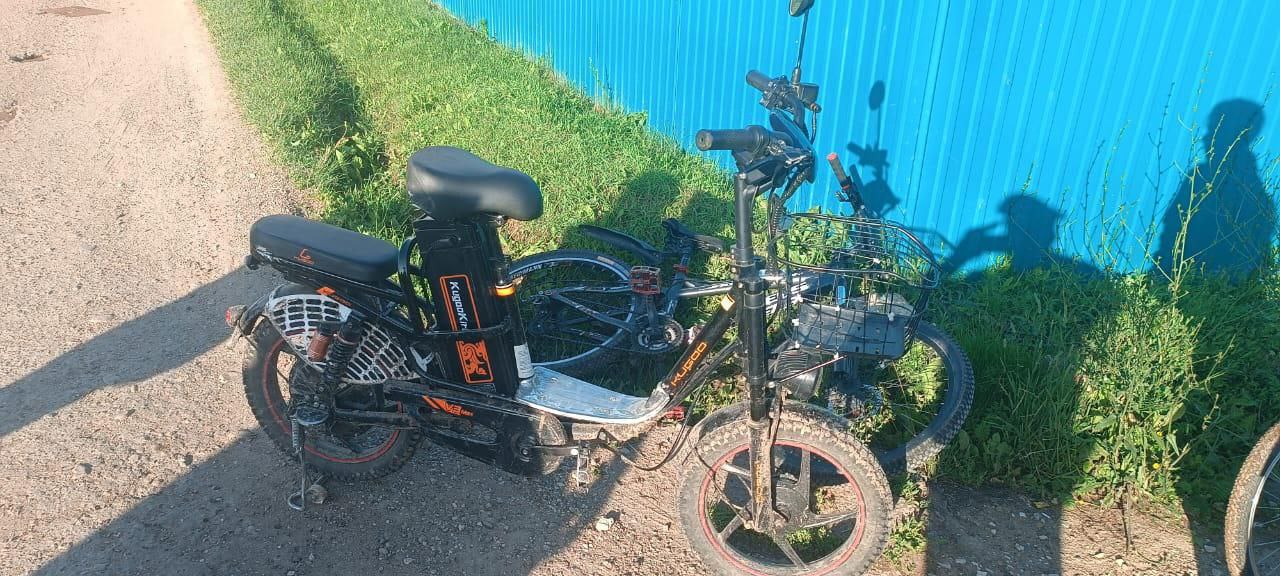 В Татарстане за последние 2 дня два подростка на питбайках попали в ДТП  Первое из них произошло 30 июня в Кукморском районе РТ. Как сообщили в районной Госавтоинспекции, 16-летний подросток, не имеющий водительских прав, на питбайке выехал на красный свет и столкнулся с автомобилем Renault, двигавшимся на зеленый сигнал светофора.  Вторая авария произошла сегодня в Кукморе. В деревне Большой Сардек 13-летний подросток упал с электровелосипеда и получил травмы. Как сообщили в районной Госавтоинспекции, мальчик ехал по проезжей части на электровелосипеде без госномера, не справился с управлением и опрокинулся.  Настоятельно рекомендуем родителям внимательнее следить за своими детьми, а также провести с ними профилактическую беседу о правилах поведения на дороге.   -24 Отправить новость