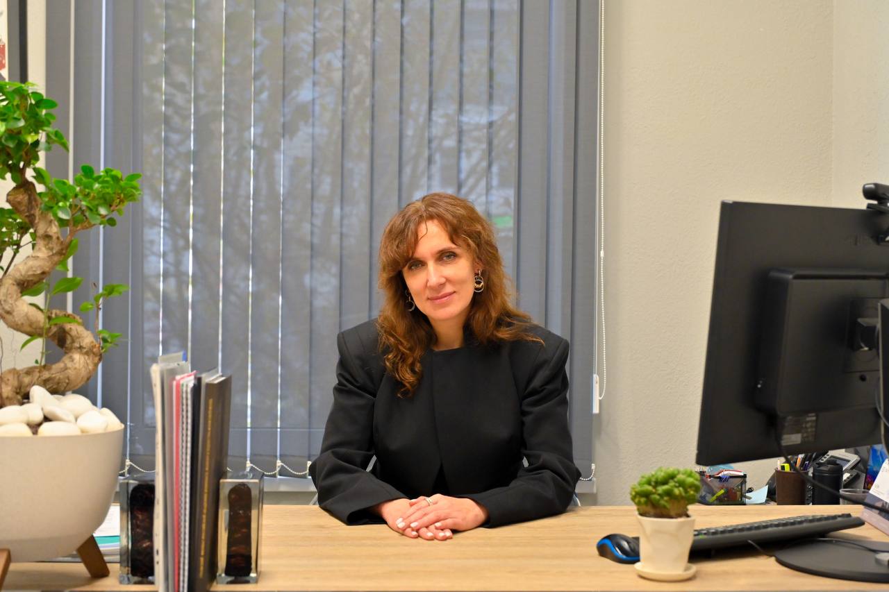Елена Ермолина официально стала главным архитектором Прикамья Об этом сообщает Министерство имущества края Губернатор Дмитрий Махонин подписал распоряжение о назначении Ермолиной замминистра главным архитектором Минимущества Ранее Ермолина руководила Институтом территориального планирования Фото Минимущества Прикамья       Подписаться на Properm ru