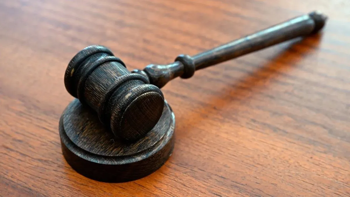 Суд Казани признал виновными двух участников Бригады Джамая В суде Казани вынесли приговор двум участникам криминального объединения Бригада Джамая входившего в структуру группировки Борисковские Их признали виновными в покушении на убийство двух лиц совершенном по предварительному сговору а также в убийстве совершенном организованной группой В 1993 году они совершили вооруженное нападение на участника конкурирующей группировки в поселке Борисково В 2001 году убили одного из участников своей группы Им назначили 19 лет лишения свободы и 19 5 лет лишения свободы в колонии строгого режима Фото Коммерсантъ Александр Казаков kommersantkazan
